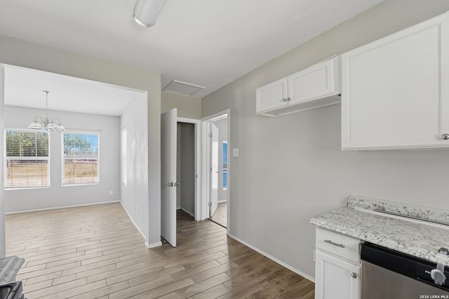 630 E Pine St, Seguin, TX 78155