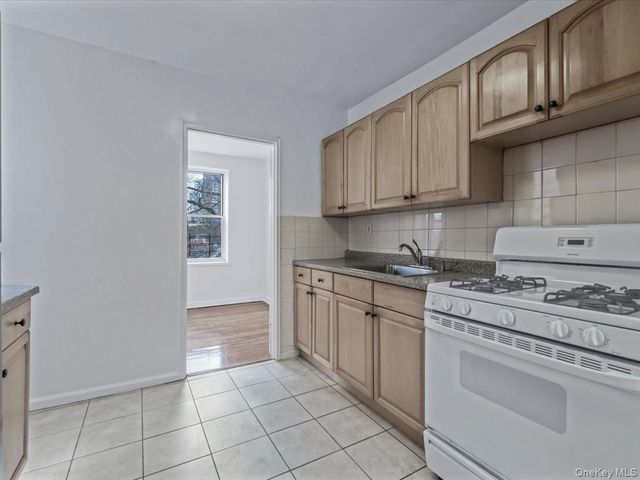 82-40 Austin Street 6K, Kew Gardens, NY 11415