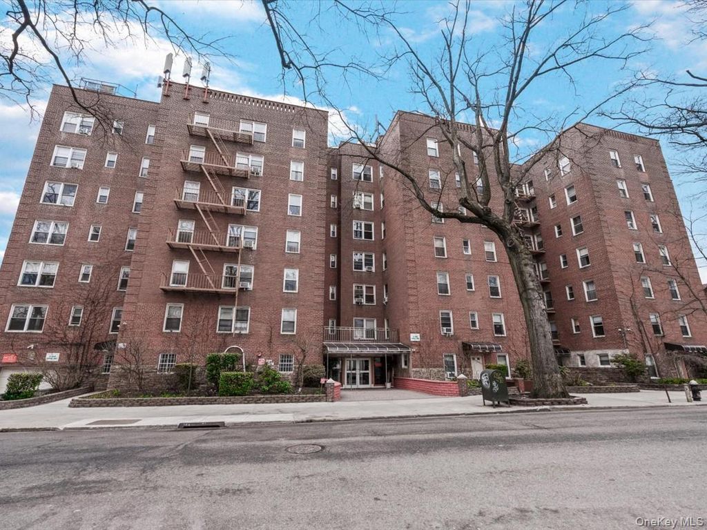 82-40 Austin Street 6K, Kew Gardens, NY 11415