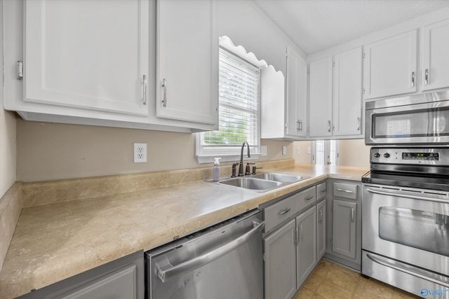 6502 Sparkling Dew Lane NW, Huntsville, AL 35810