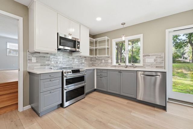 17620 8th Avenue N, Plymouth, MN 55447