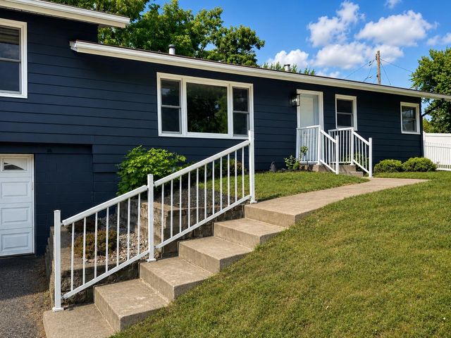 17620 8th Avenue N, Plymouth, MN 55447