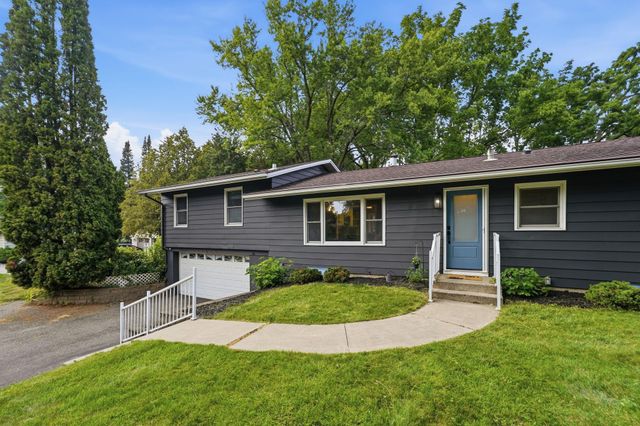 17620 8th Avenue N, Plymouth, MN 55447