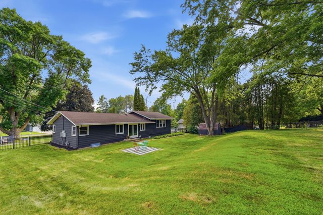 17620 8th Avenue N, Plymouth, MN 55447