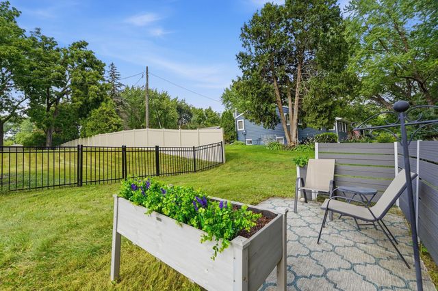 17620 8th Avenue N, Plymouth, MN 55447