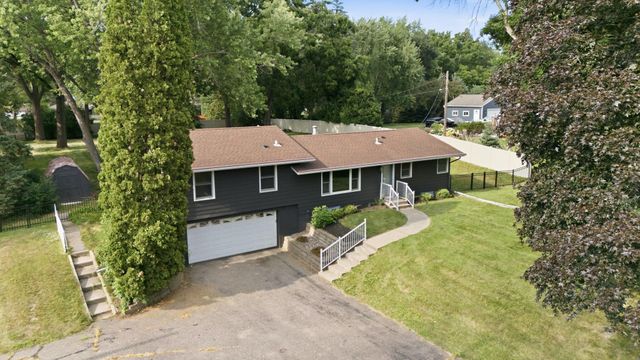 17620 8th Avenue N, Plymouth, MN 55447