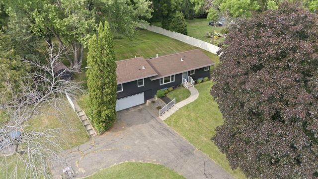 17620 8th Avenue N, Plymouth, MN 55447