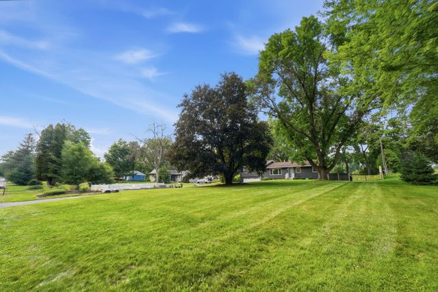 17620 8th Avenue N, Plymouth, MN 55447