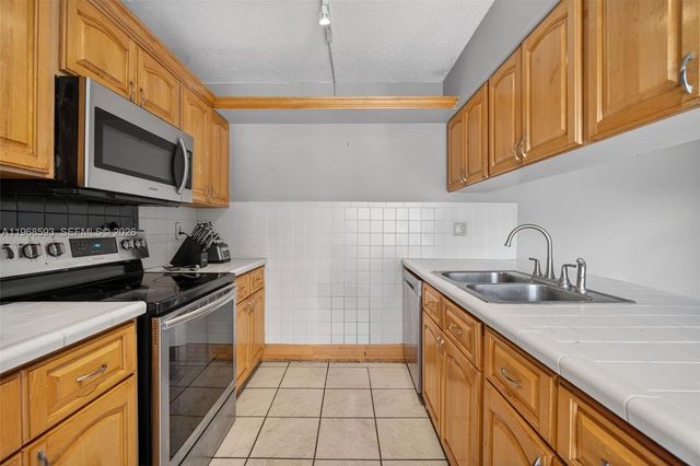 1171 SW 118th Ter, Davie, FL 33325