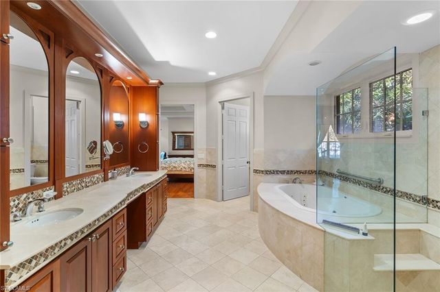 8840 Mariposa CT, Naples, FL 34113