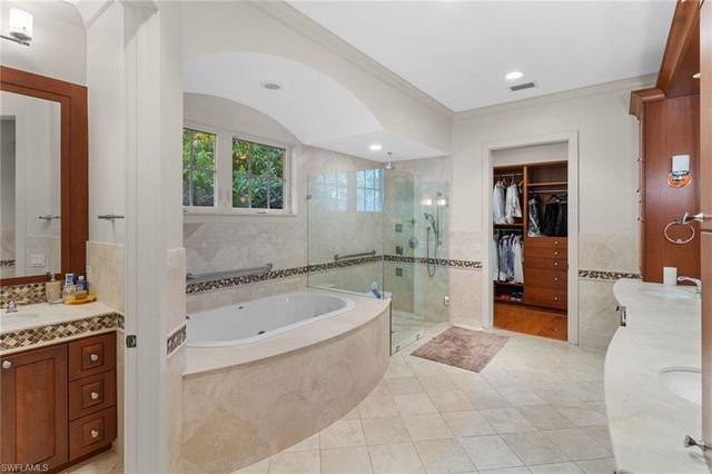 8840 Mariposa CT, Naples, FL 34113