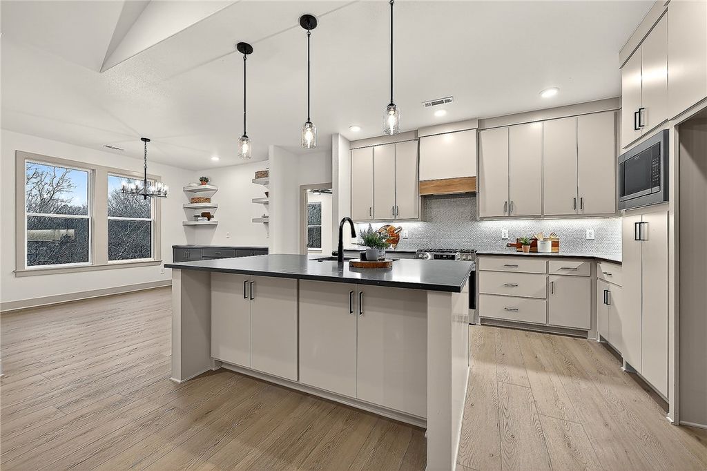 18 Reading Lane, Bella Vista, AR 72714