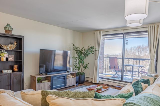 2601 Kenzie Terrace 515, Saint Anthony, MN 55418