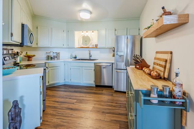 2601 Kenzie Terrace 515, Saint Anthony, MN 55418