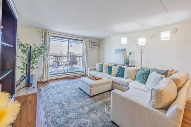 2601 Kenzie Terrace 515, Saint Anthony, MN 55418