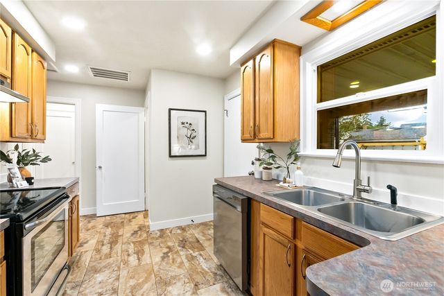 860 S 48th, Tacoma, WA 98408