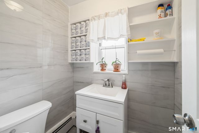 2776 East Main Street, Bridgeport, CT 06610