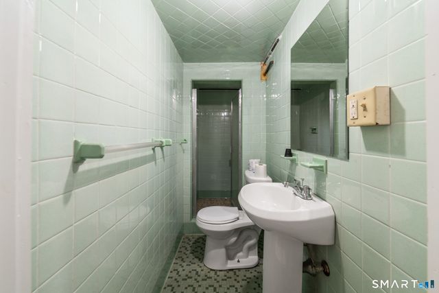 2776 East Main Street, Bridgeport, CT 06610