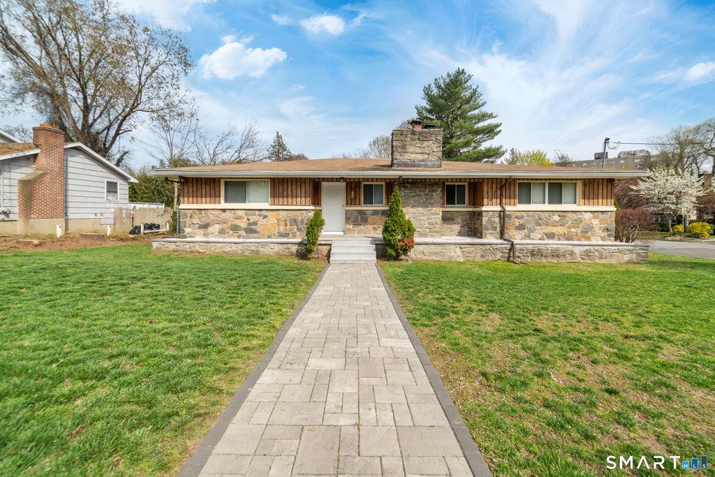 2776 East Main Street, Bridgeport, CT 06610