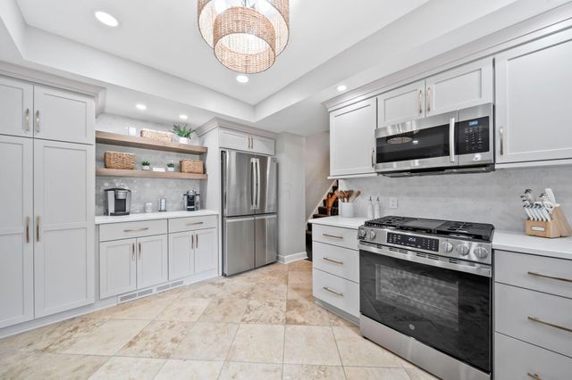 2946 Lewis Center Road, Lewis Center, OH 43035