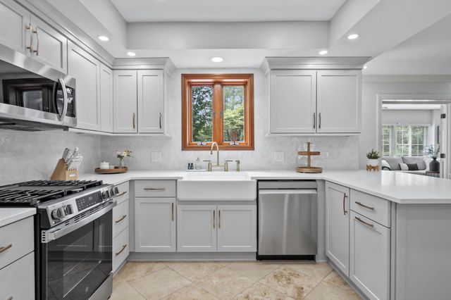 2946 Lewis Center Road, Lewis Center, OH 43035