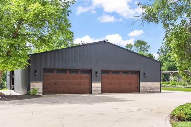 2946 Lewis Center Road, Lewis Center, OH 43035