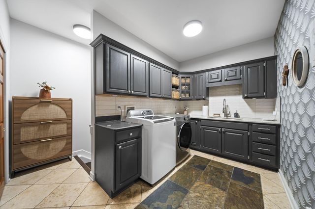 2946 Lewis Center Road, Lewis Center, OH 43035