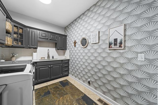 2946 Lewis Center Road, Lewis Center, OH 43035