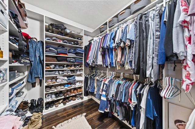 2946 Lewis Center Road, Lewis Center, OH 43035