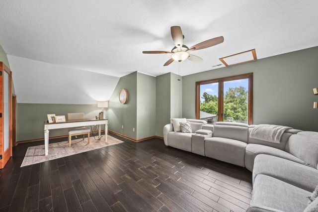 2946 Lewis Center Road, Lewis Center, OH 43035