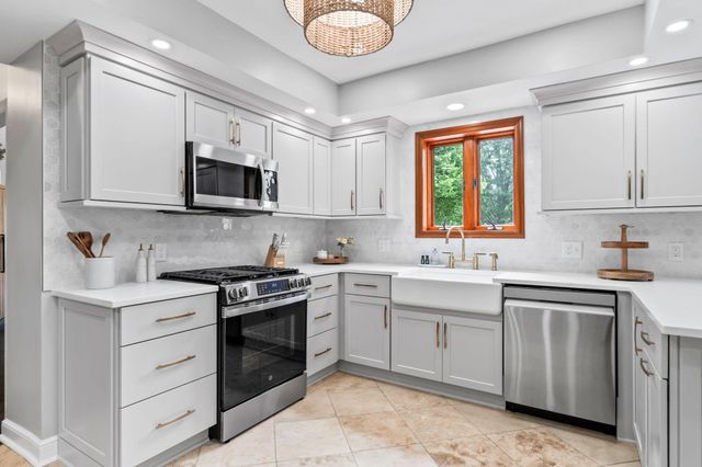 2946 Lewis Center Road, Lewis Center, OH 43035