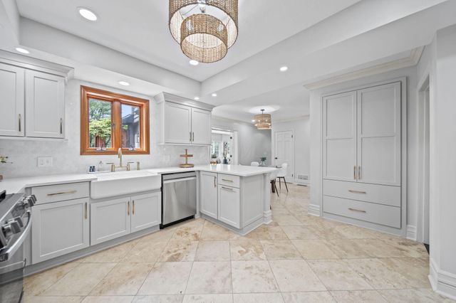 2946 Lewis Center Road, Lewis Center, OH 43035