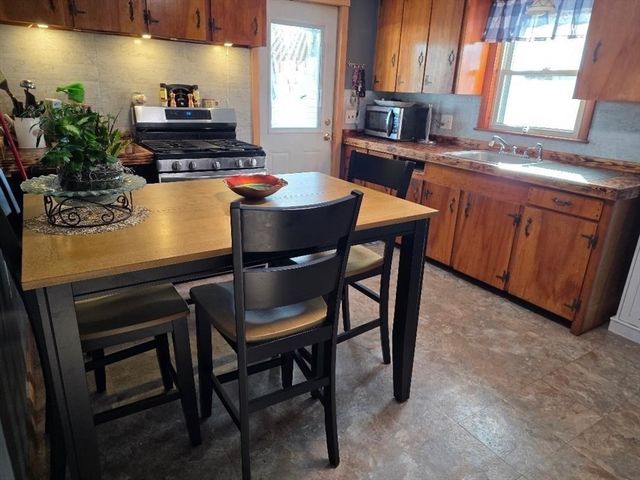 40 Biscayne Street, Leominster, MA 01453