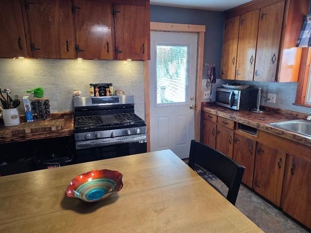 40 Biscayne Street, Leominster, MA 01453