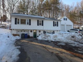 40 Biscayne Street, Leominster, MA 01453