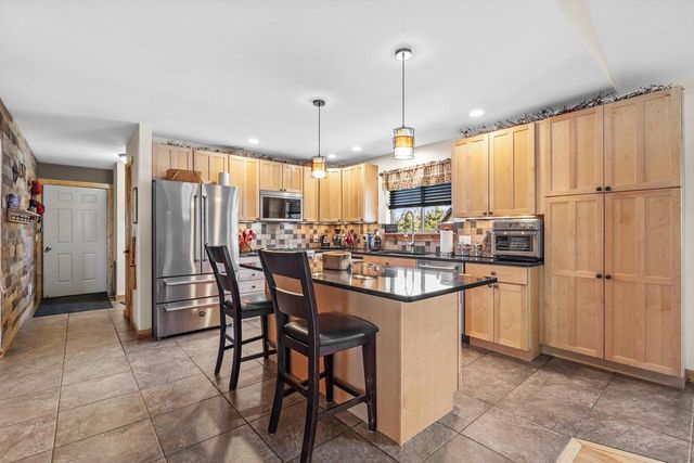 9065 377th AVENUE, Twin Lakes, WI 53181