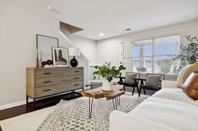 594 Flintlock Ct, Nashville, TN 37217