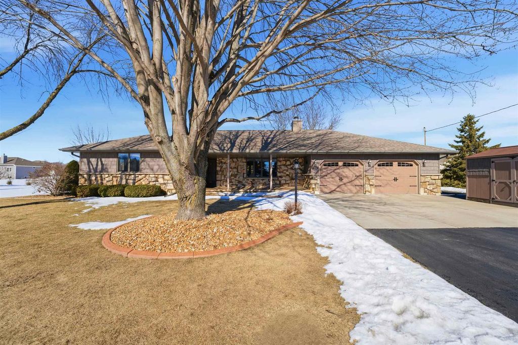 W6534 MANITOWOC ROAD, Menasha, WI 54952