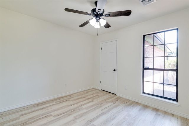 110 NE 51st St, Lawton, OK 73507