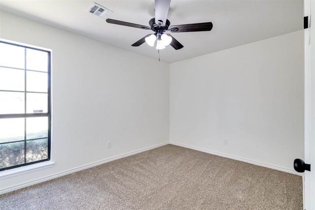 110 NE 51st St, Lawton, OK 73507