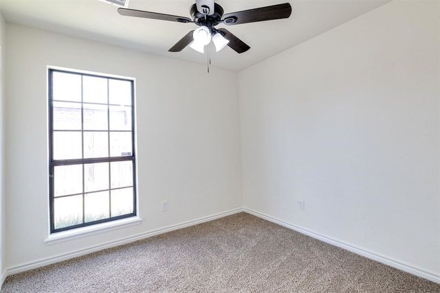 110 NE 51st St, Lawton, OK 73507
