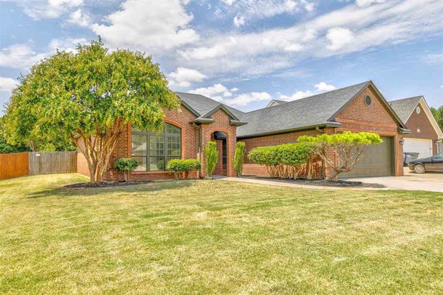110 NE 51st St, Lawton, OK 73507