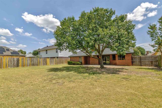 110 NE 51st St, Lawton, OK 73507
