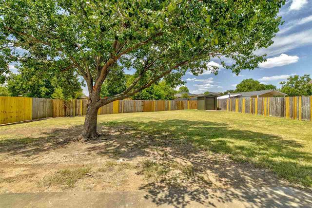 110 NE 51st St, Lawton, OK 73507