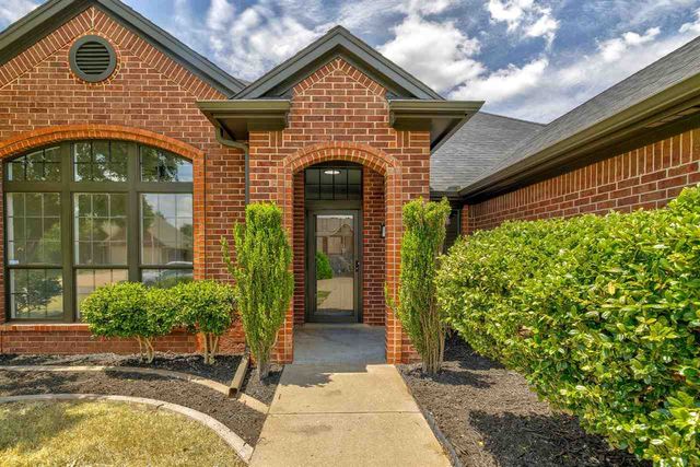 110 NE 51st St, Lawton, OK 73507