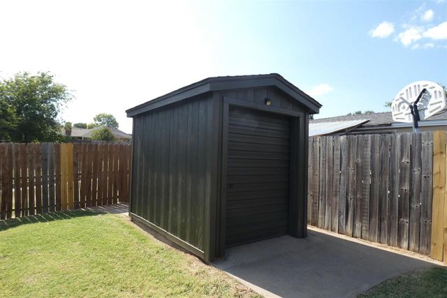 110 NE 51st St, Lawton, OK 73507