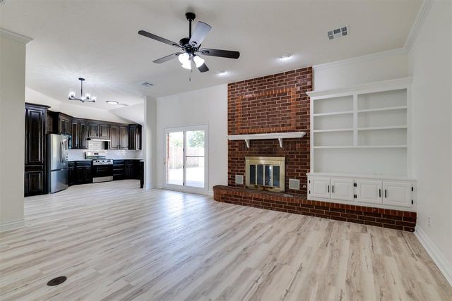 110 NE 51st St, Lawton, OK 73507