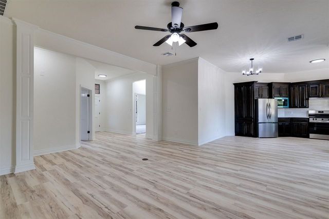110 NE 51st St, Lawton, OK 73507