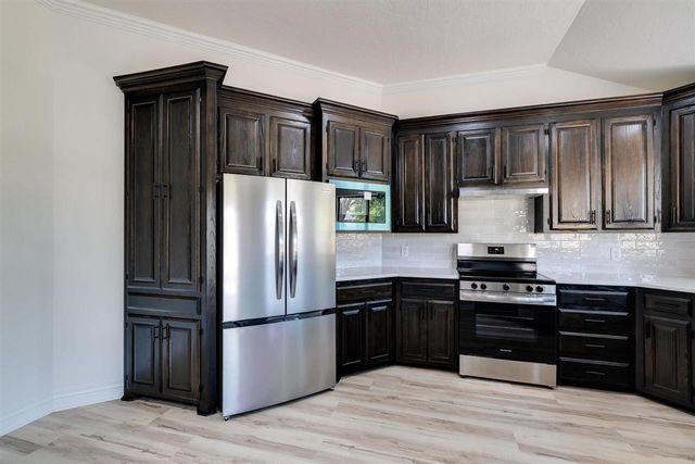 110 NE 51st St, Lawton, OK 73507