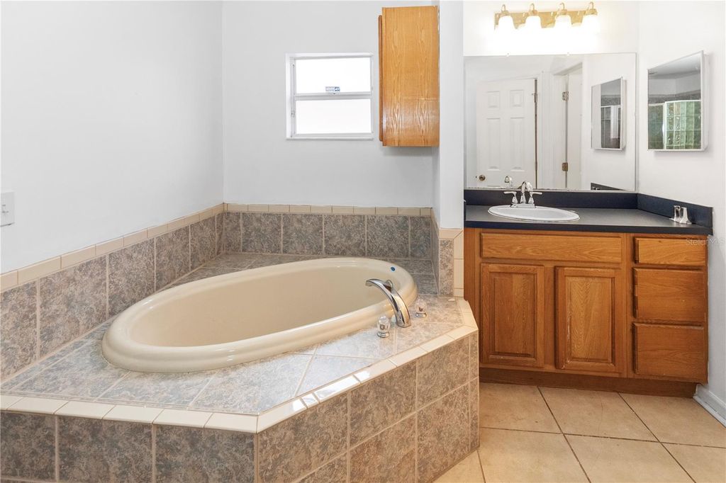 Image 16 of property listing at 1415 E ANNIE STREET, Tampa, FL 33612